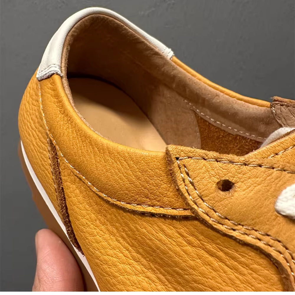 The new leather perforated men's retro training shoes are suitable for light and active wearing needs.