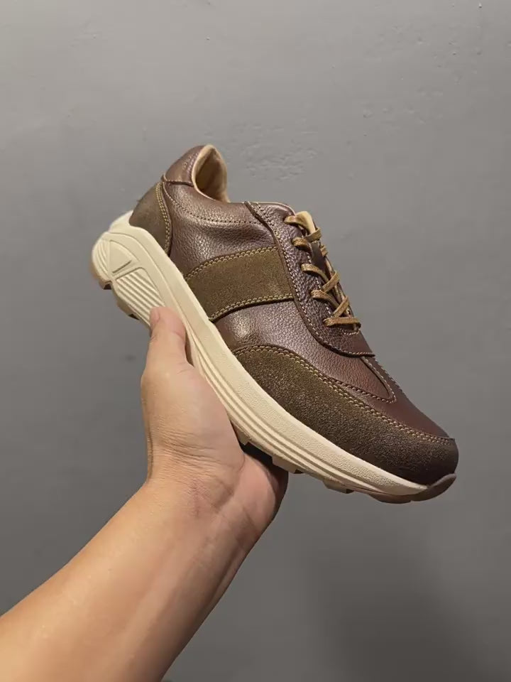 Men's high-end genuine leather casual sports shoes - retro lightweight top-grade cowhide style