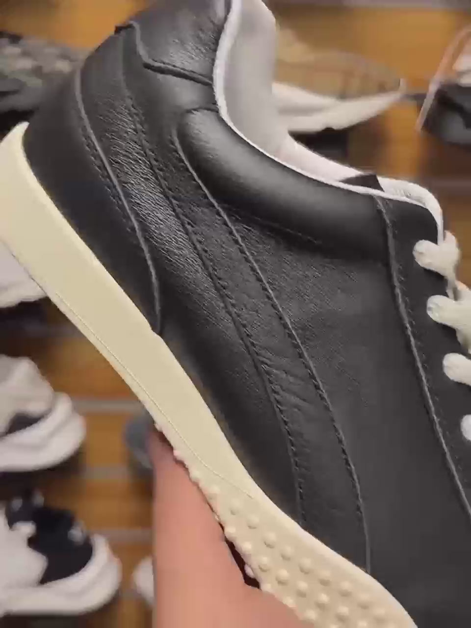 Men's new leather high street white sports shoes, breathable, casual and fashionable, multi-functional style