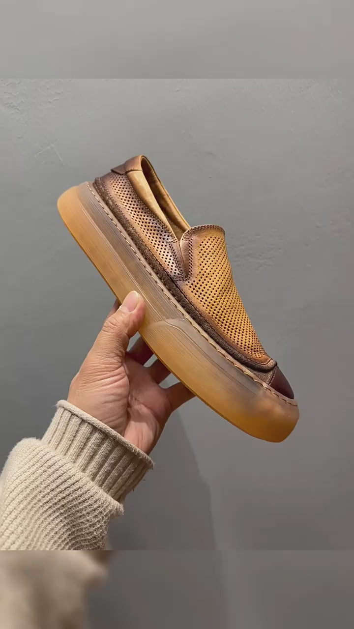 Leather hollowed-out breathable sneakers, casual shoes made of lightweight and soft cowhide.