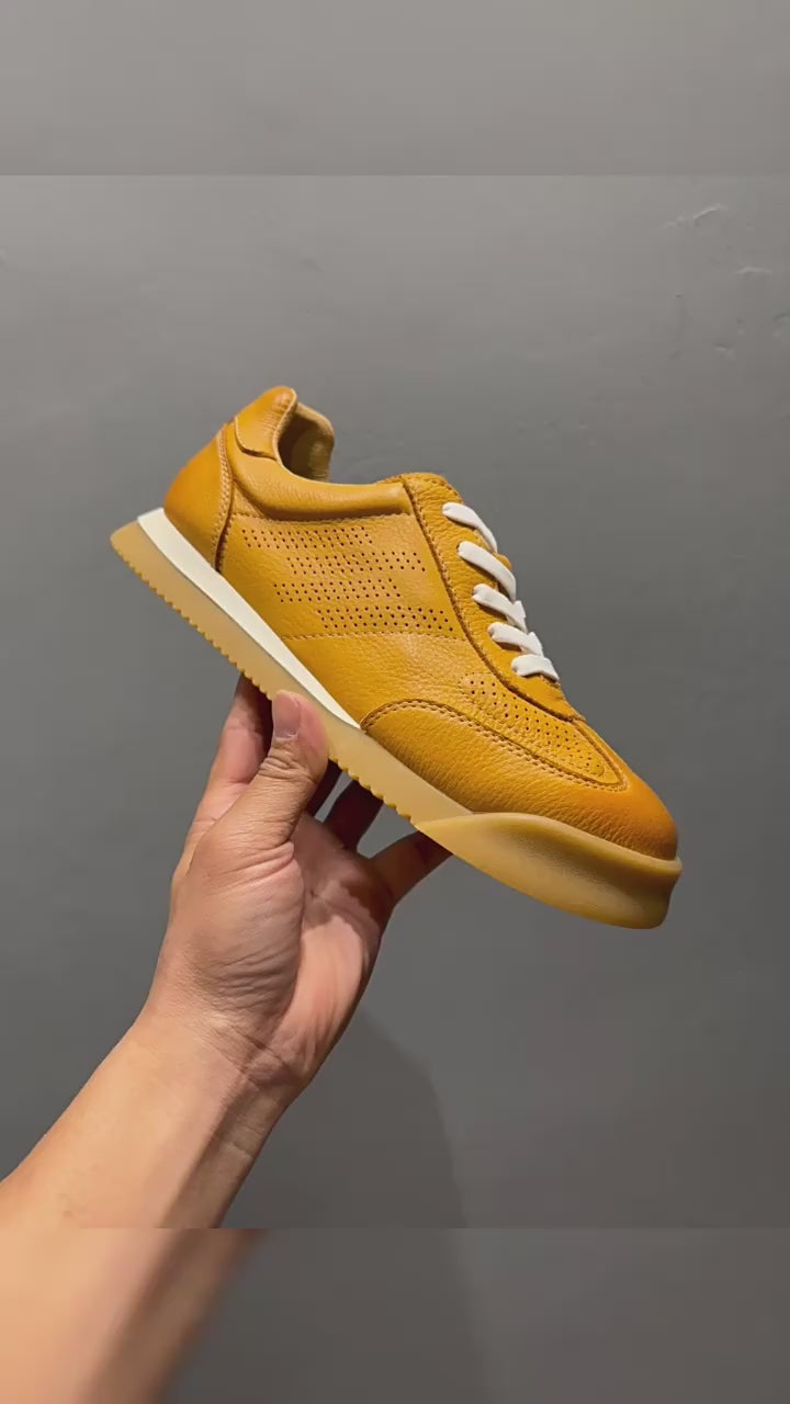 Classic fashion suits. Breathable running board-style men's shoes. Casual style sports shoes.