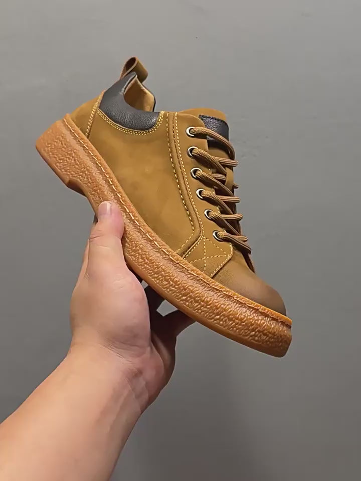 Men's genuine leather casual shoes, with a sporty style, designed to enhance the height of the feet.