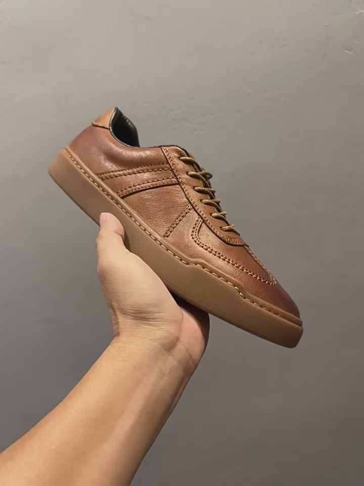 Men's casual sports shoes, fashionable and retro, made of high-quality leather, soft and comfortable.