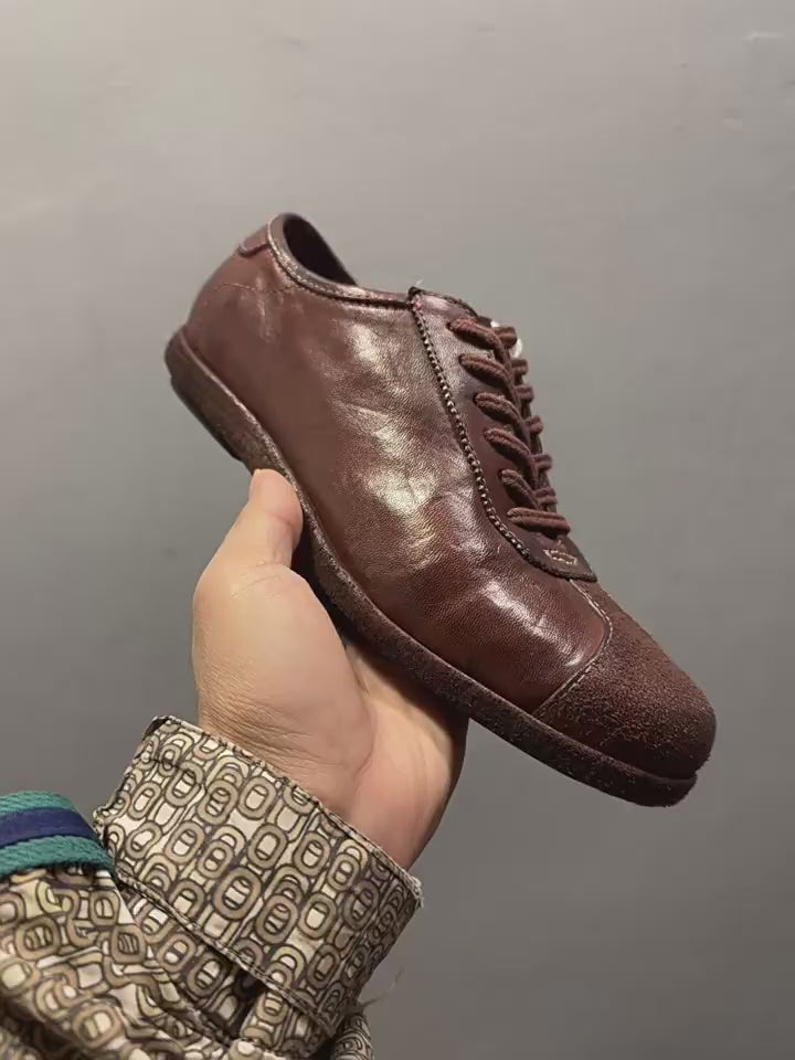 Men's leather training shoes with a retro distressed effect, comfortable and breathable, handcrafted.