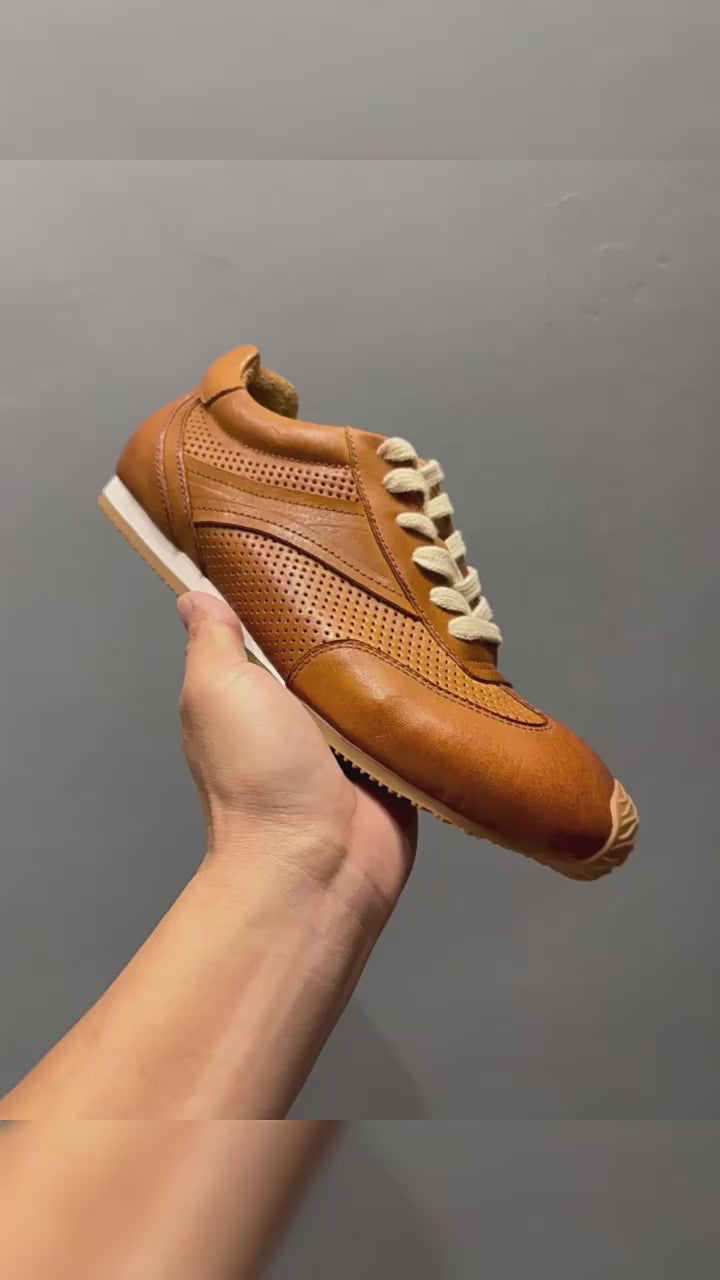 Men's leather sports shoes, featuring a breathable mesh design, with a classic yet fashionable style